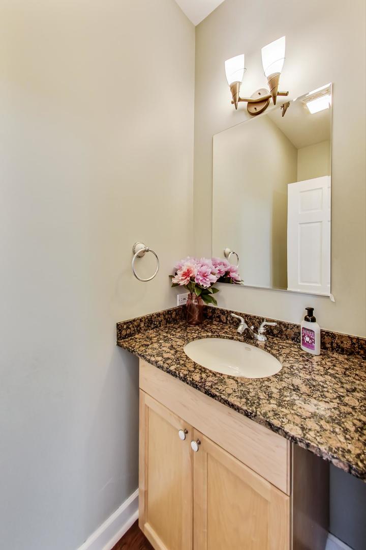 1429 N PAULINA Street Unit: C