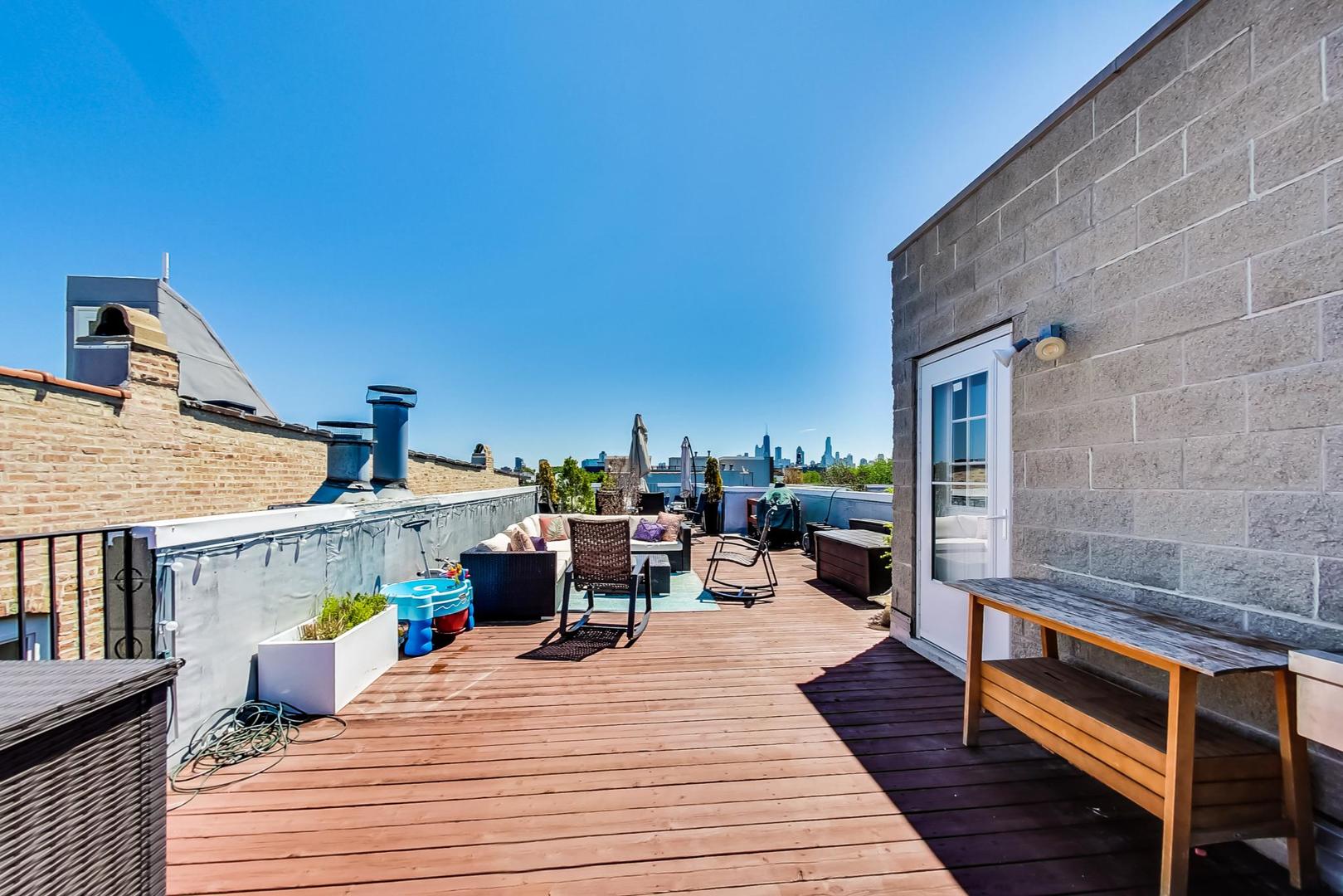 1429 N PAULINA Street Unit: C