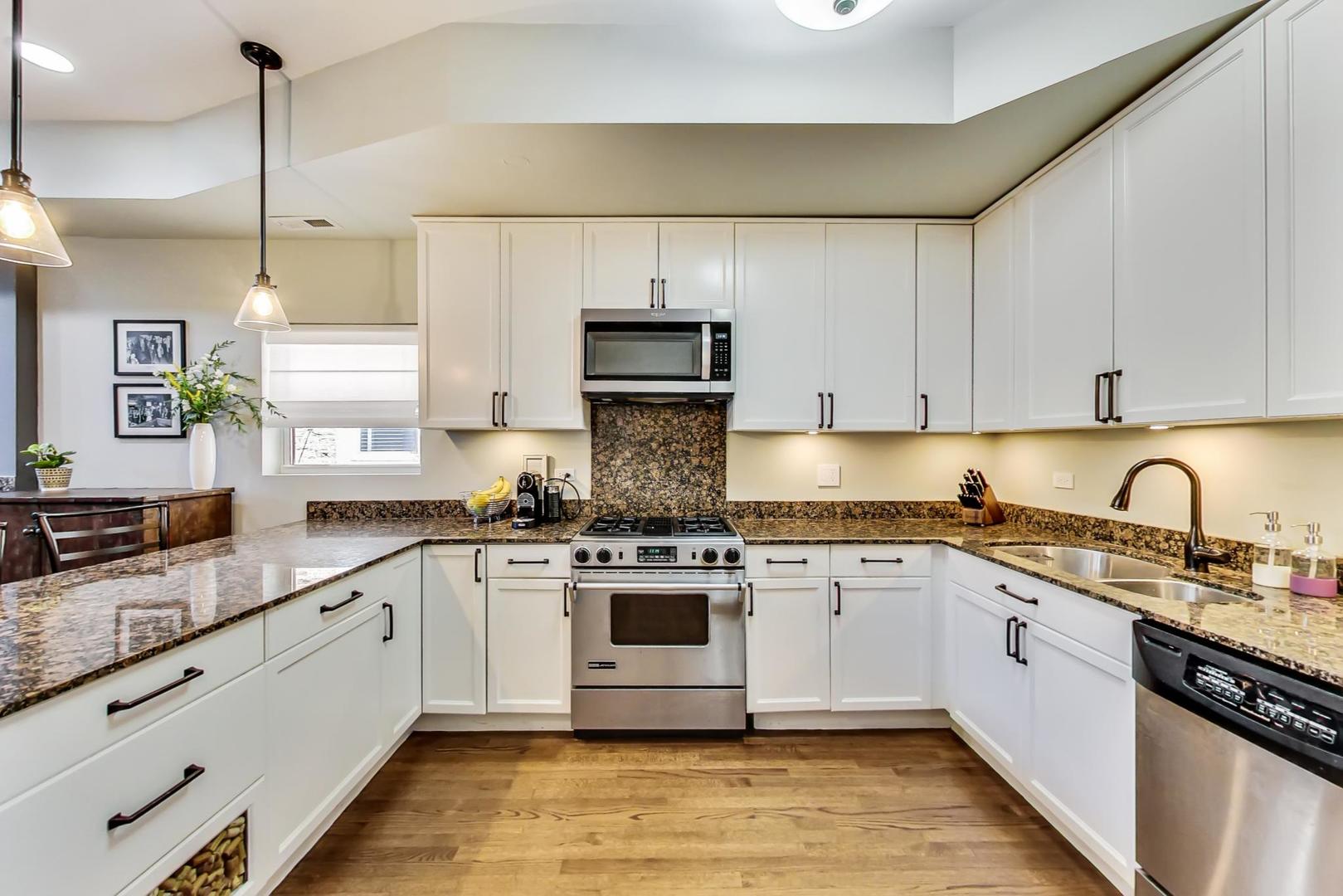 1429 N PAULINA Street Unit: C