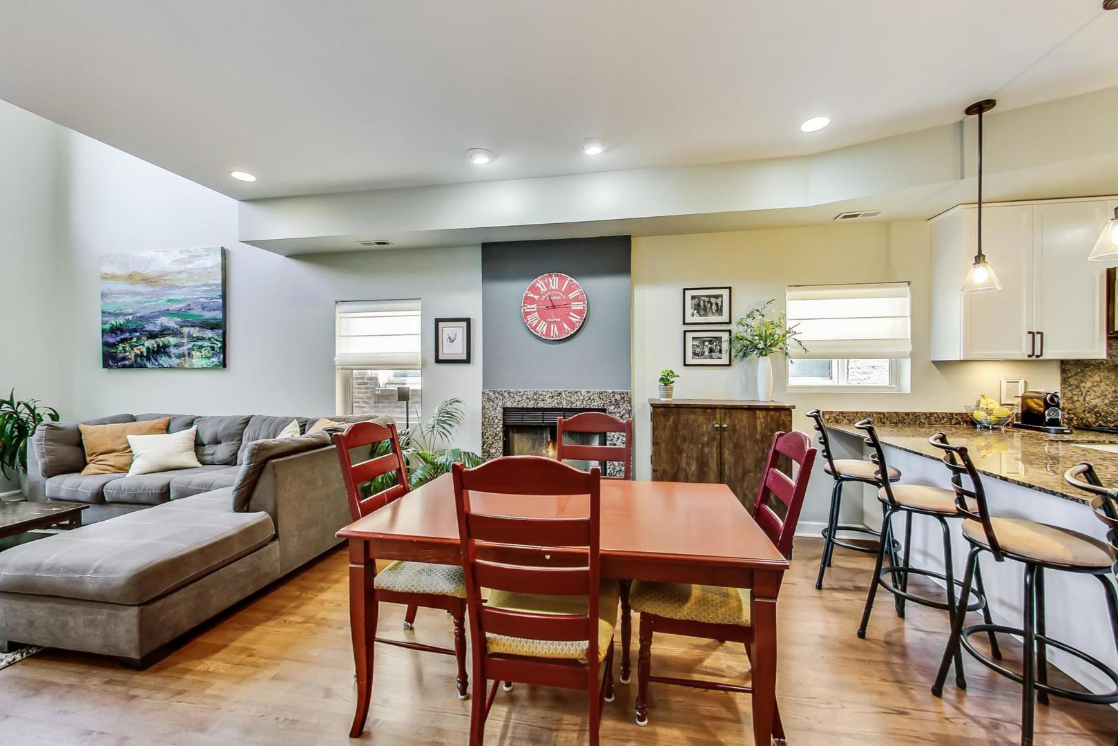 1429 N PAULINA Street Unit: C