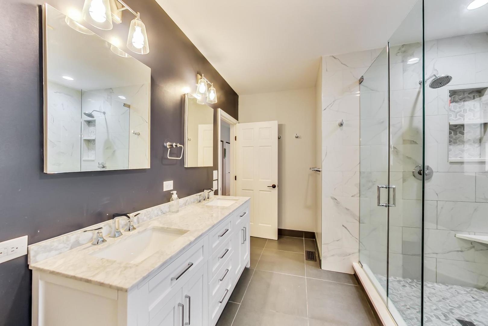 1429 N PAULINA Street Unit: C