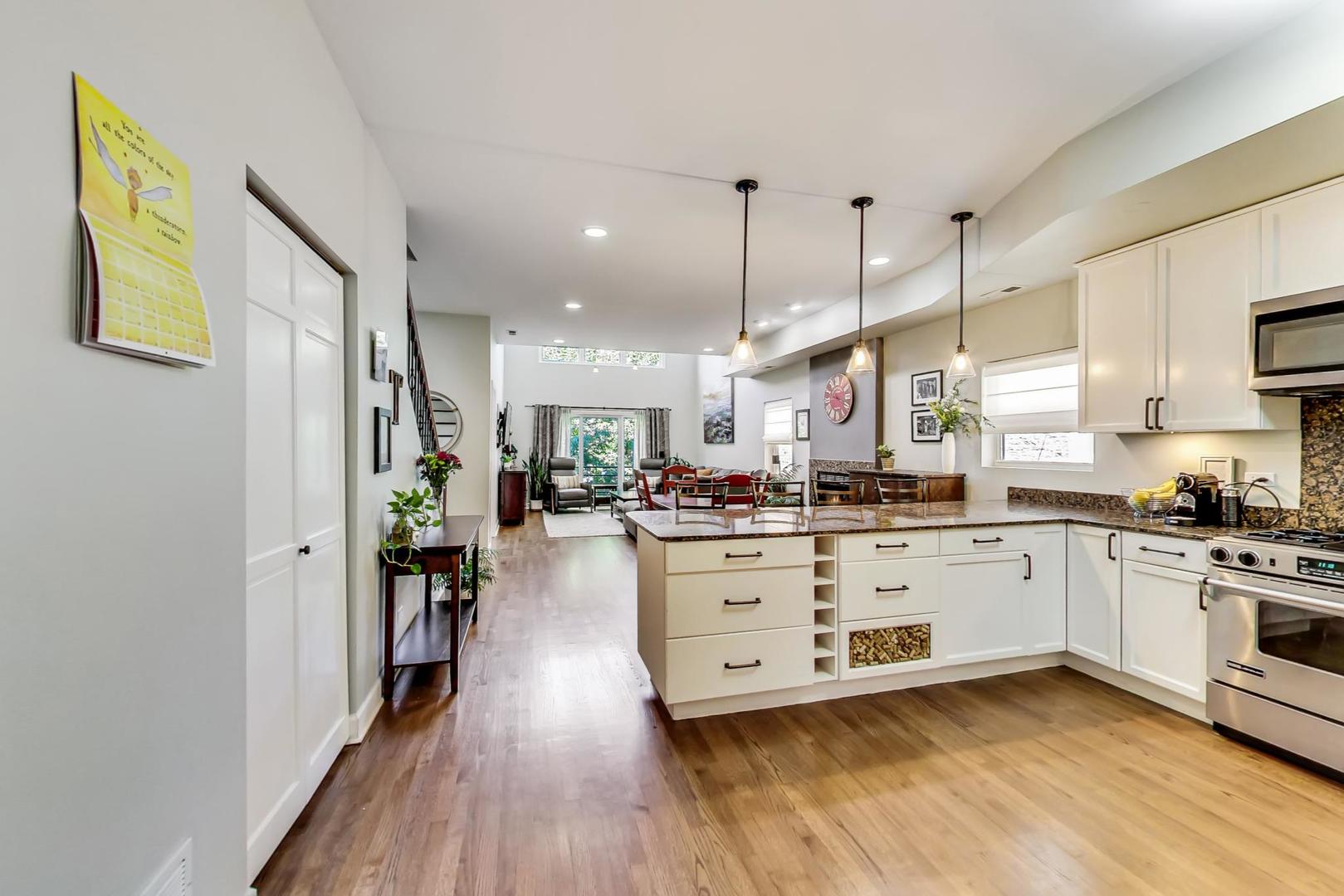 1429 N PAULINA Street Unit: C