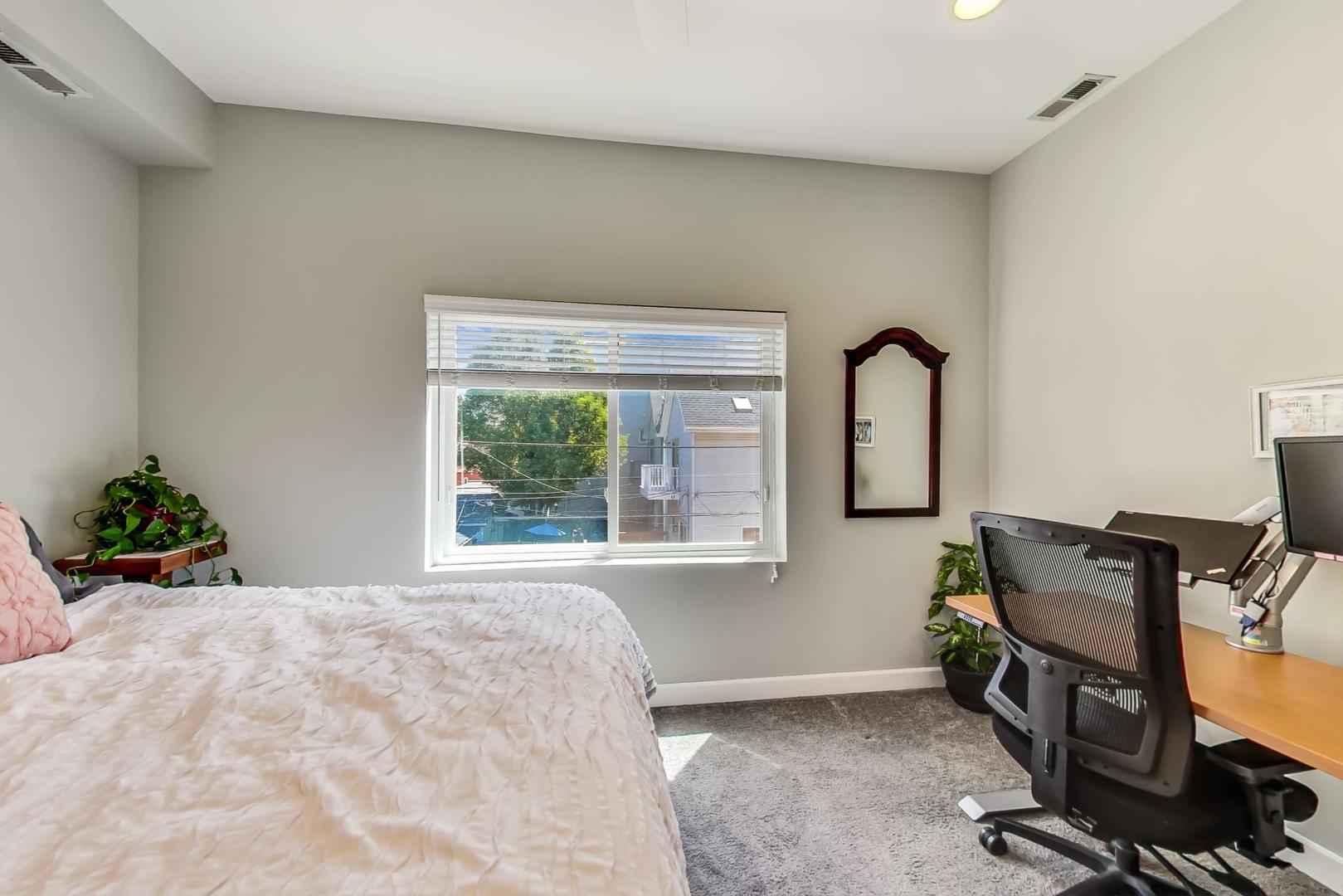 1429 N PAULINA Street Unit: C