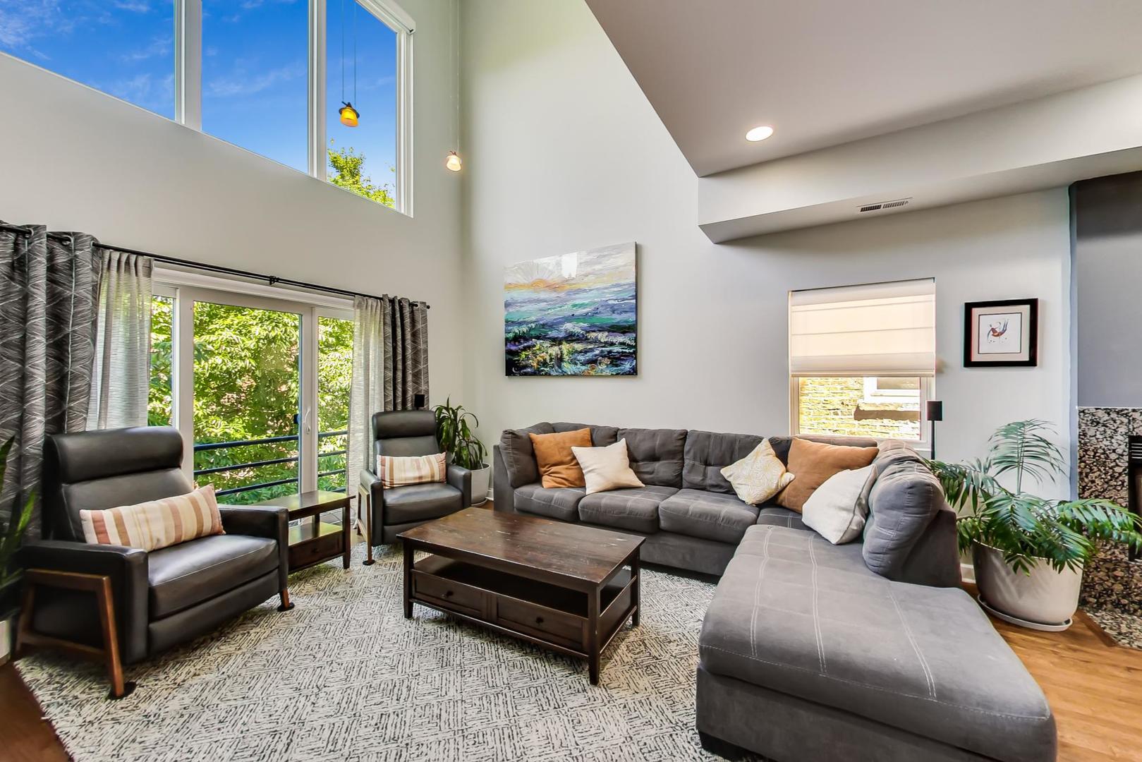 1429 N PAULINA Street Unit: C