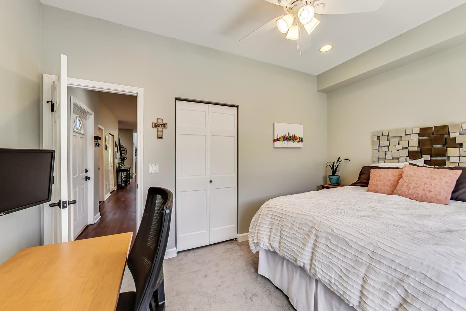 1429 N PAULINA Street Unit: C
