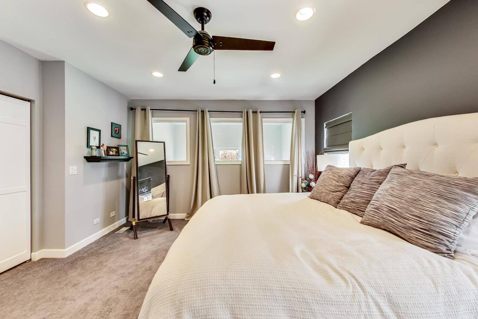 1429 N PAULINA Street Unit: C