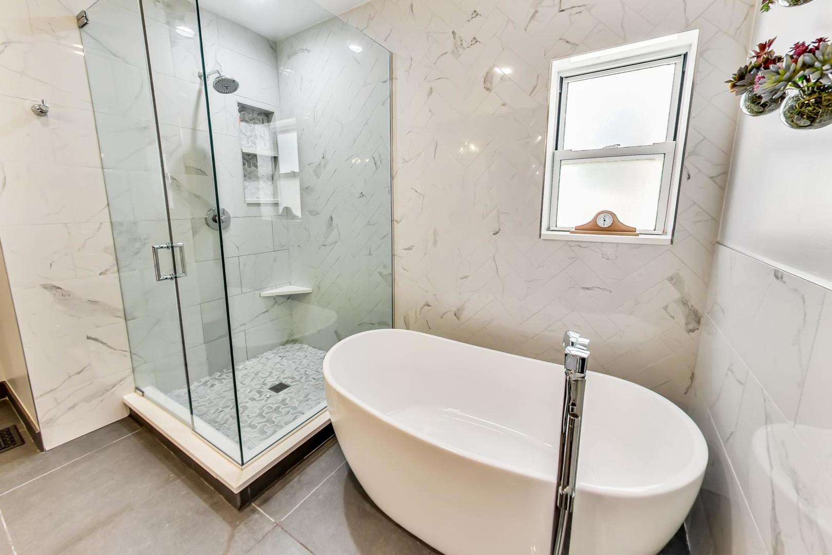 1429 N PAULINA Street Unit: C