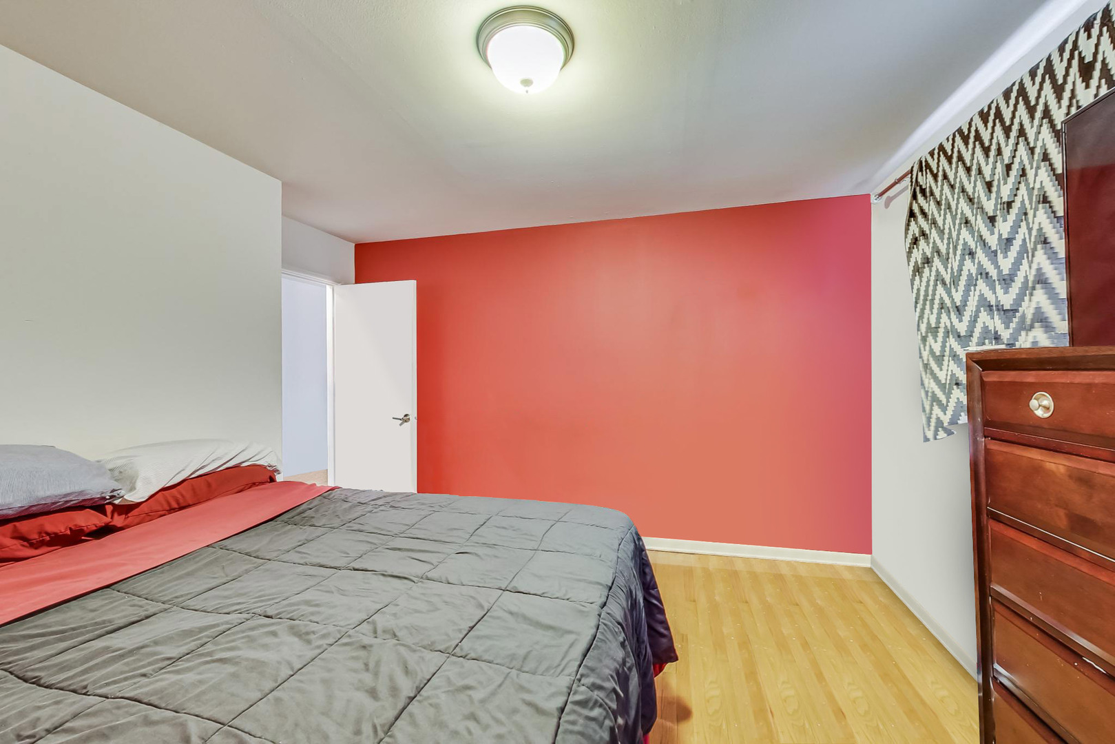 7120 N SHERIDAN Road Unit: 516