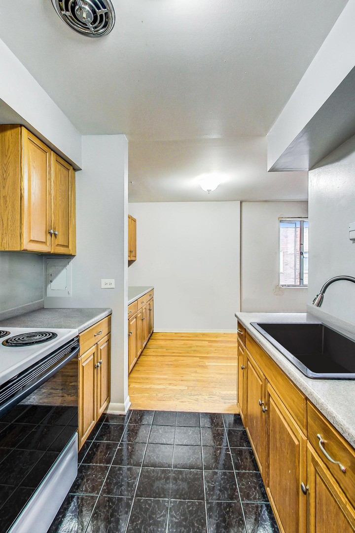 7120 N SHERIDAN Road Unit: 516