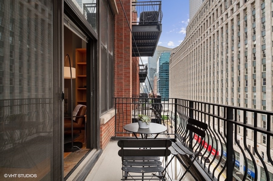 333 W Hubbard Street Unit: 910
