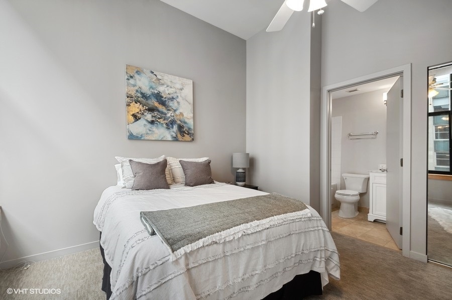 333 W Hubbard Street Unit: 910