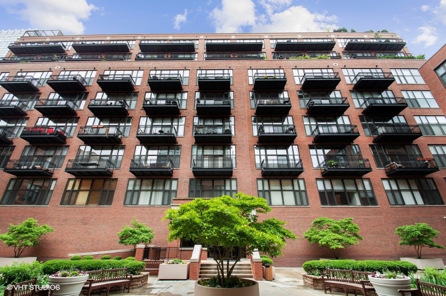 333 W Hubbard Street Unit: 910