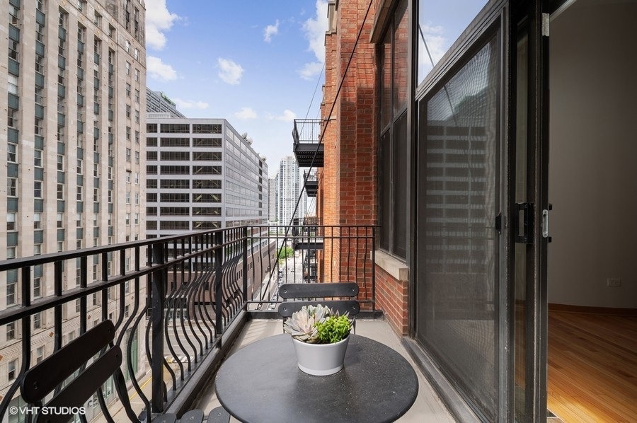 333 W Hubbard Street Unit: 910