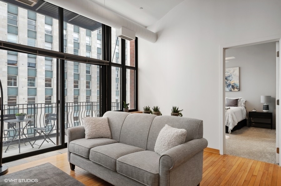 333 W Hubbard Street Unit: 910