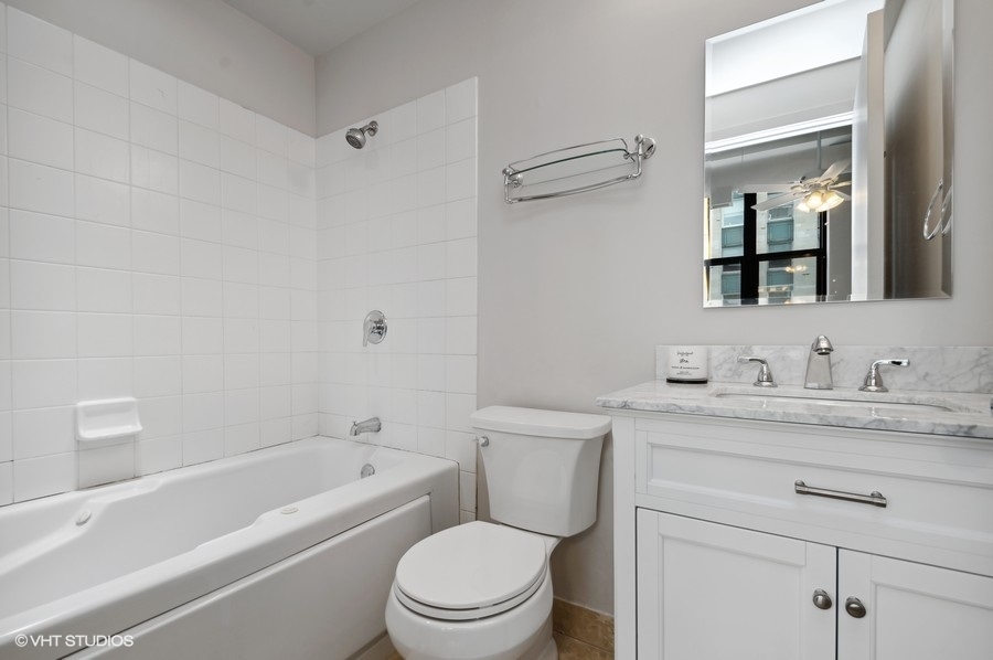 333 W Hubbard Street Unit: 910