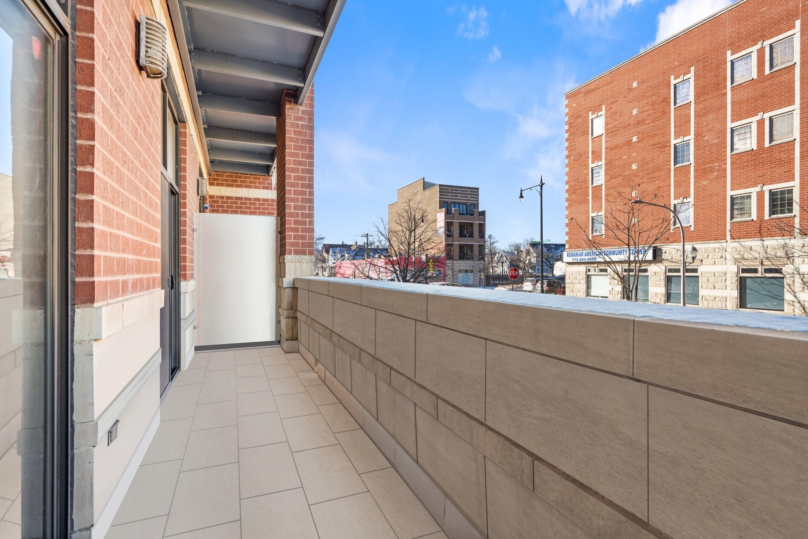 4011 N FRANCISCO Avenue Unit: 106