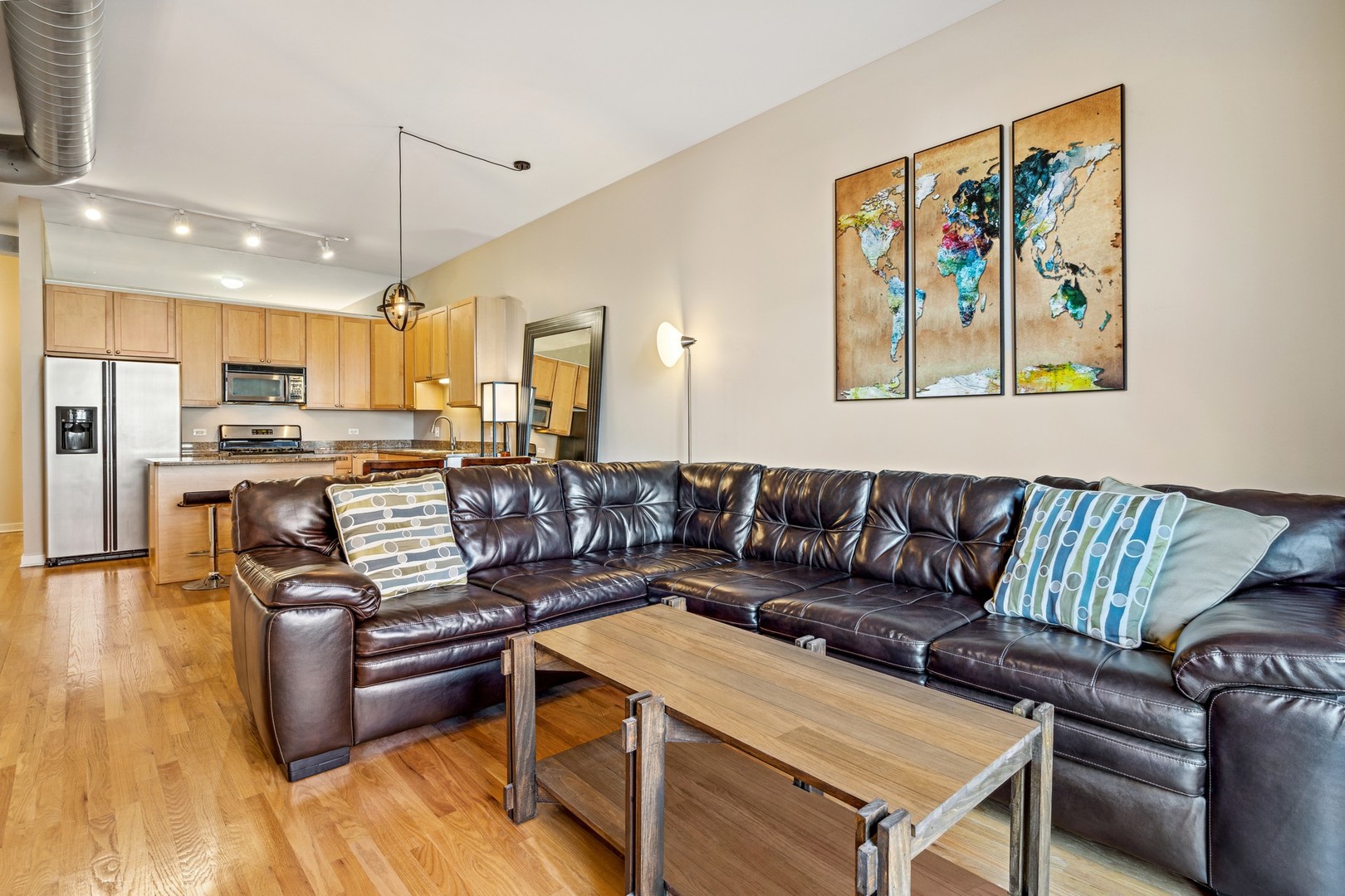 4011 N FRANCISCO Avenue Unit: 106