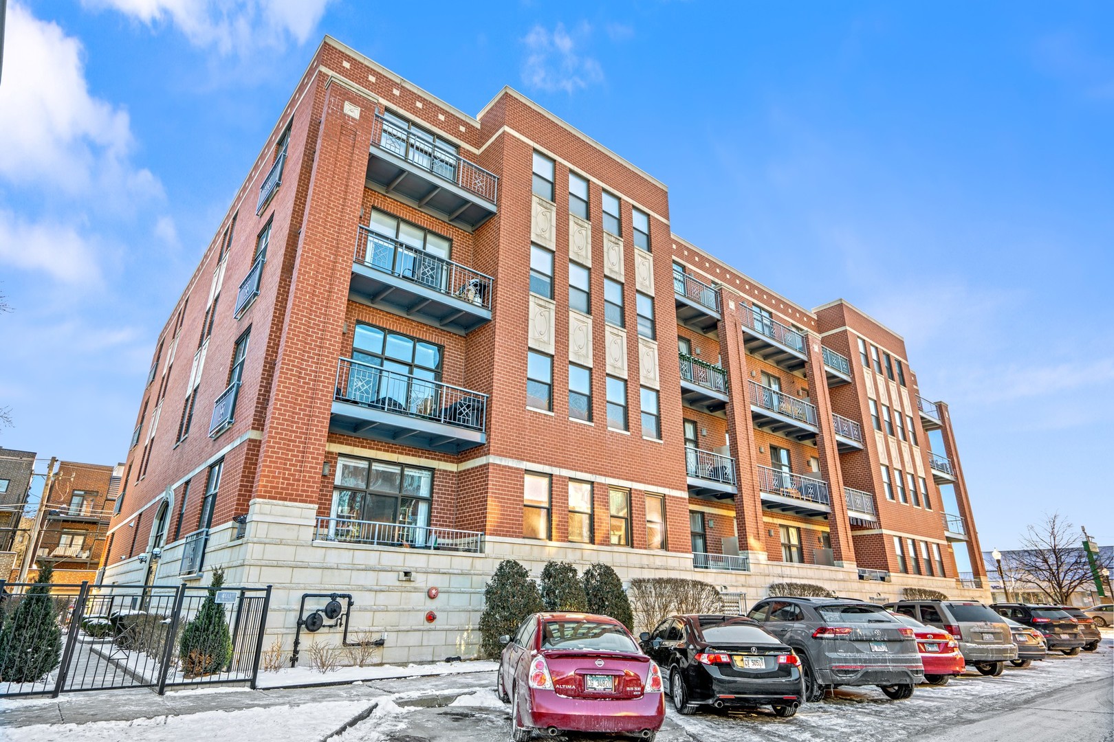 4011 N FRANCISCO Avenue Unit: 106