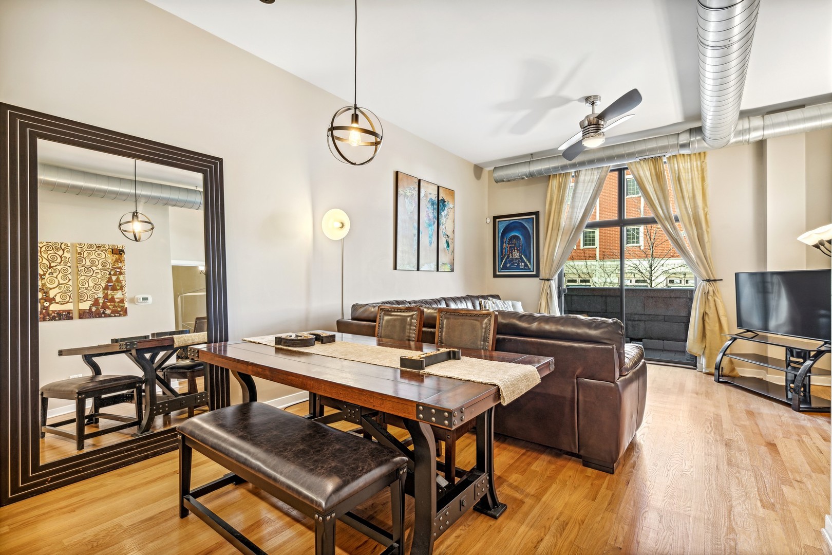 4011 N FRANCISCO Avenue Unit: 106