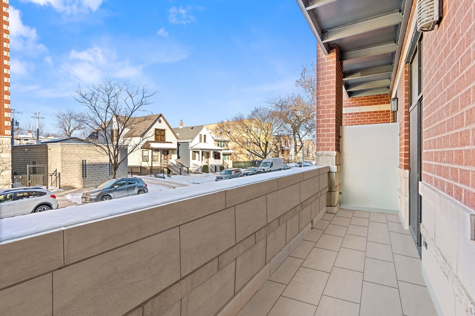 4011 N FRANCISCO Avenue Unit: 106