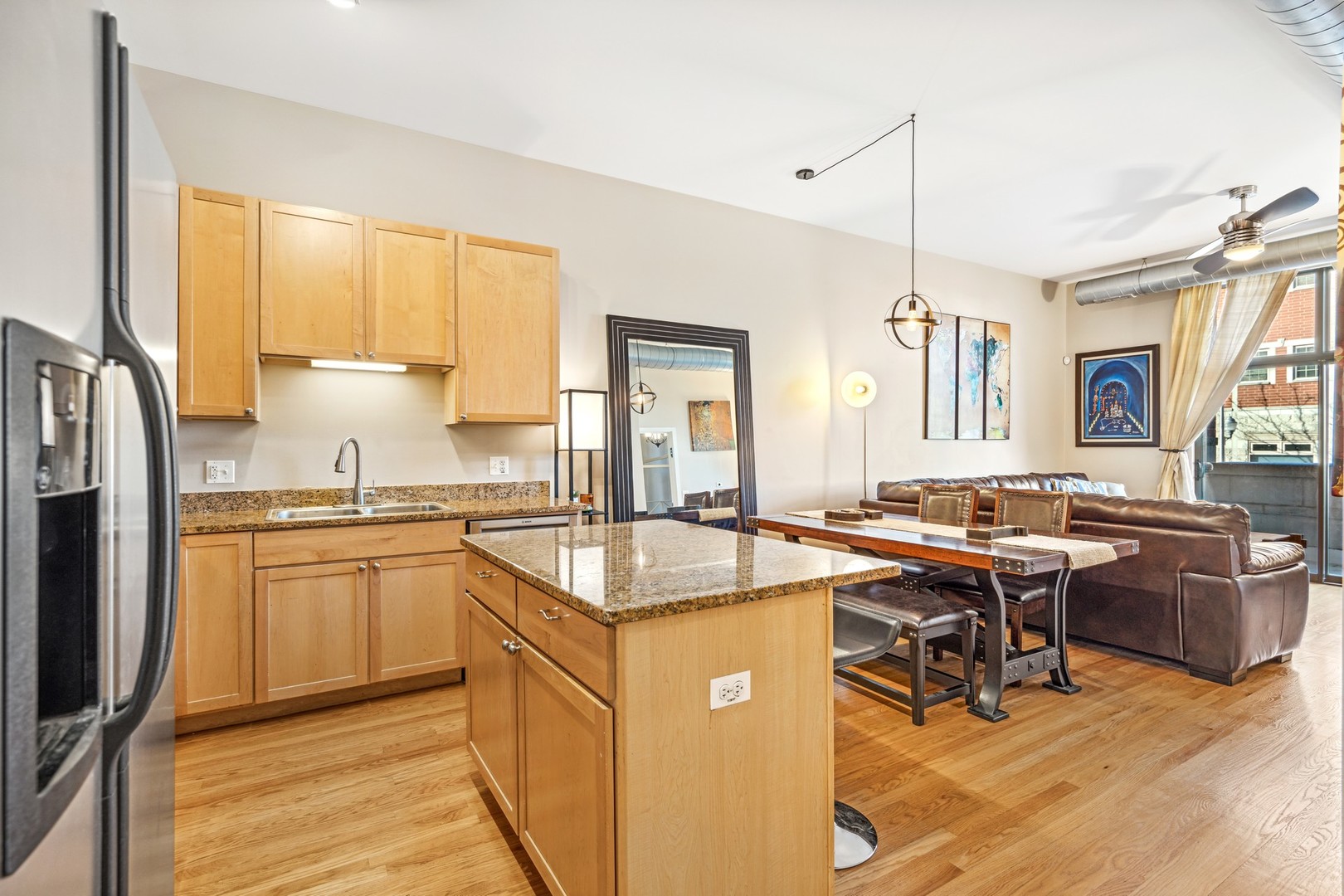 4011 N FRANCISCO Avenue Unit: 106