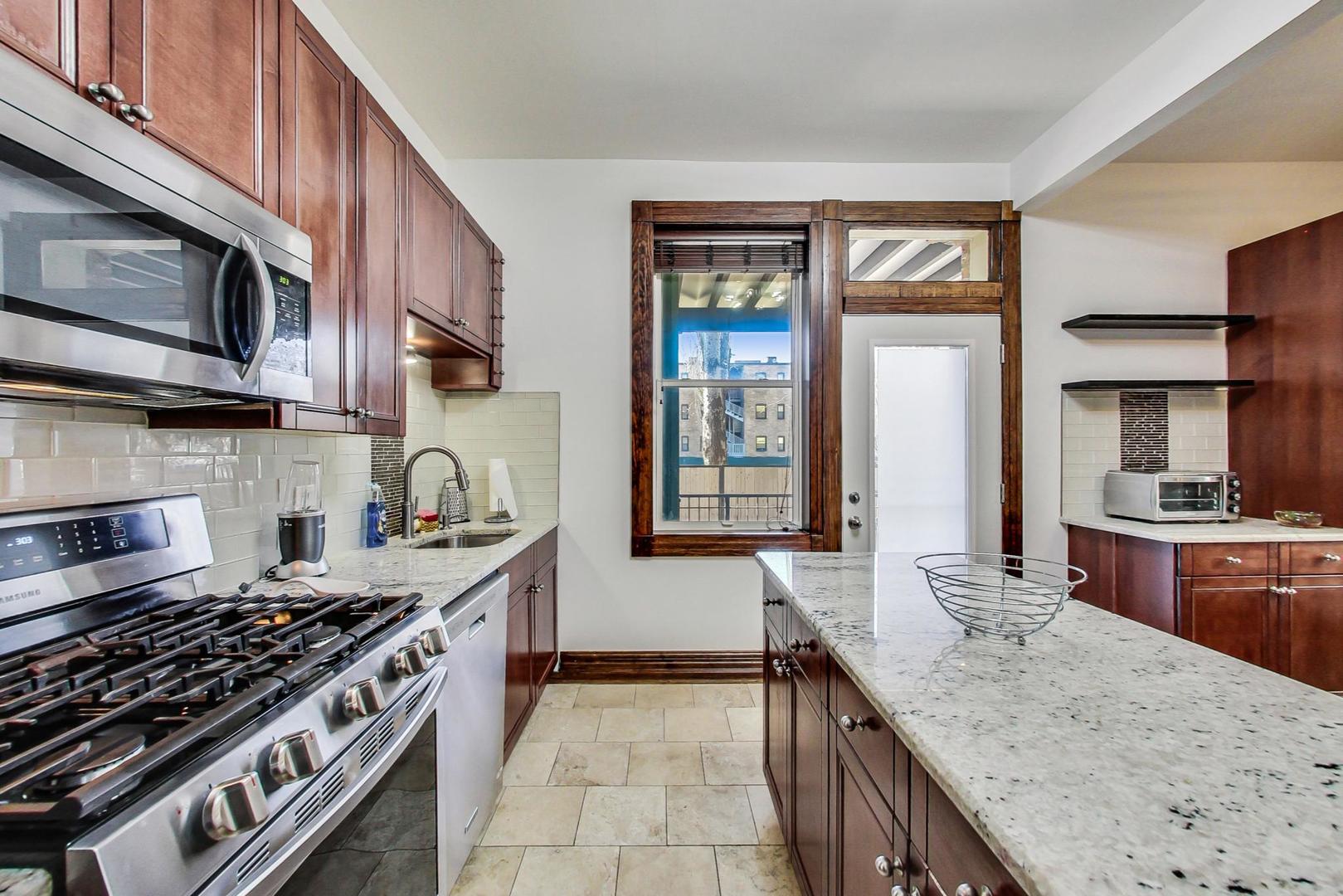 2350 N Cleveland Avenue Unit: 1N