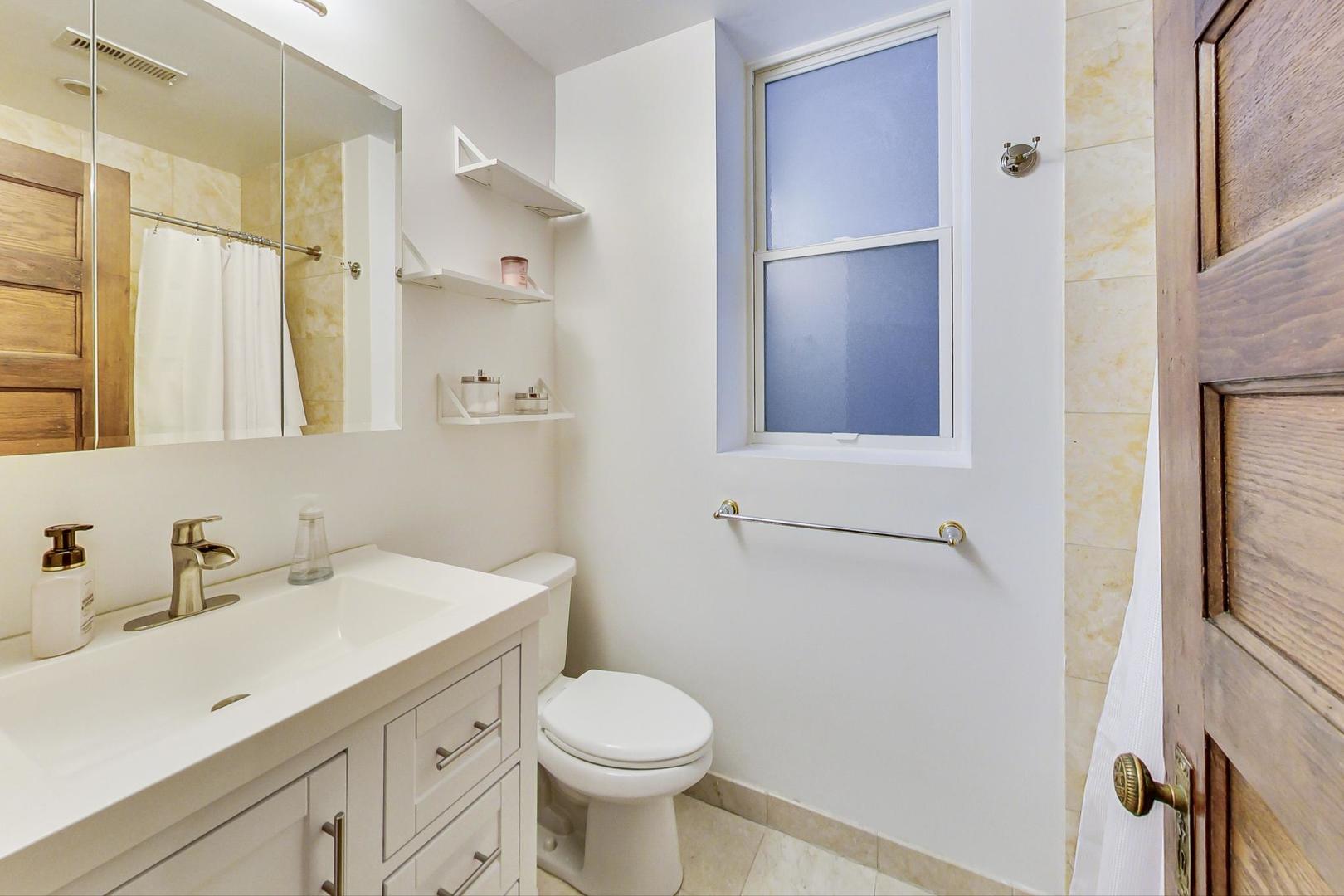 2350 N Cleveland Avenue Unit: 1N