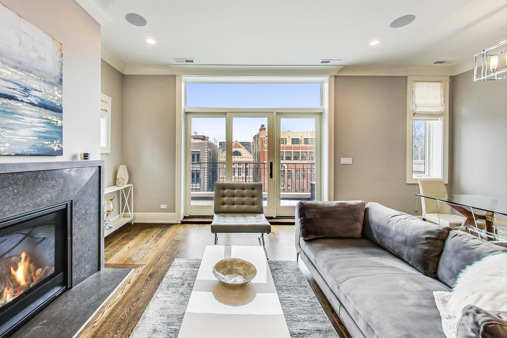 843 W Buckingham Place Unit: 4W