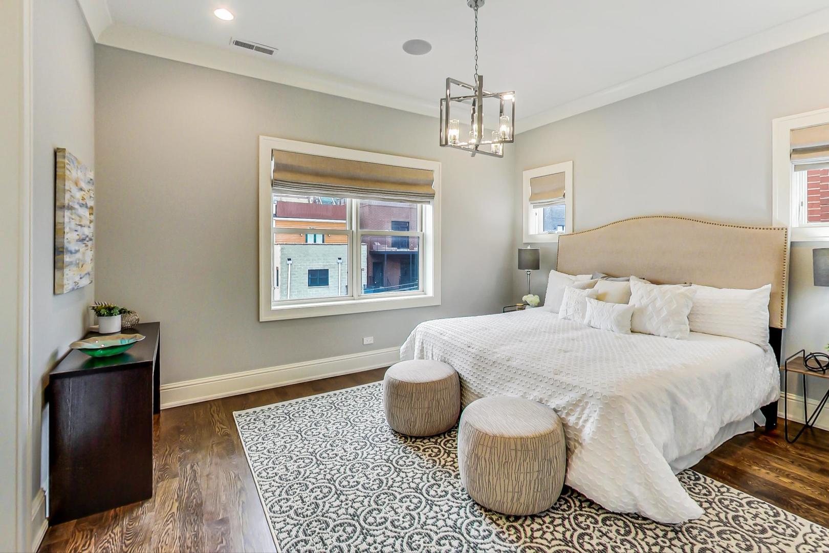 843 W Buckingham Place Unit: 4W