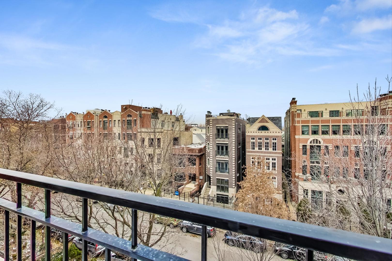 843 W Buckingham Place Unit: 4W