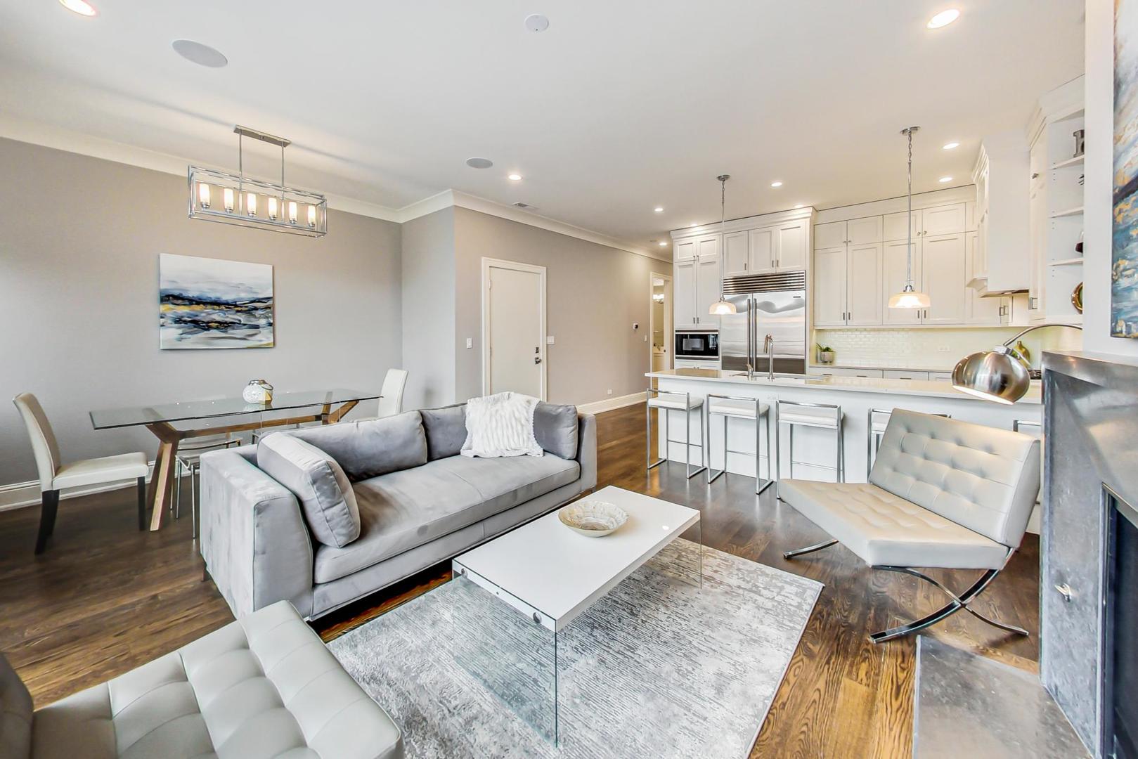 843 W Buckingham Place Unit: 4W
