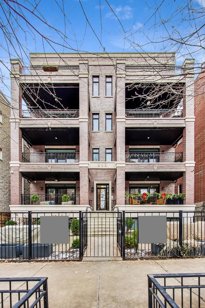 843 W Buckingham Place Unit: 4W