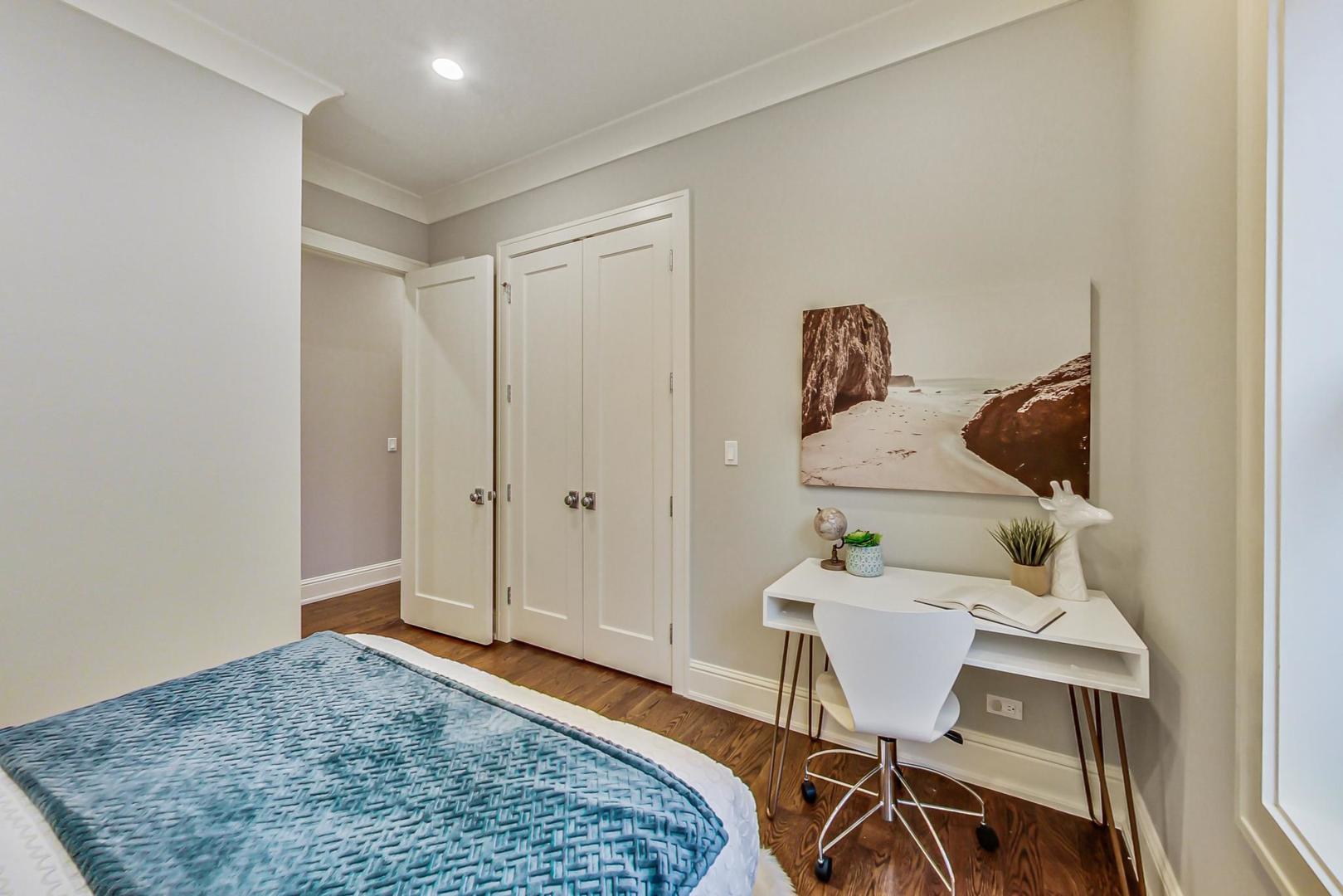 843 W Buckingham Place Unit: 4W