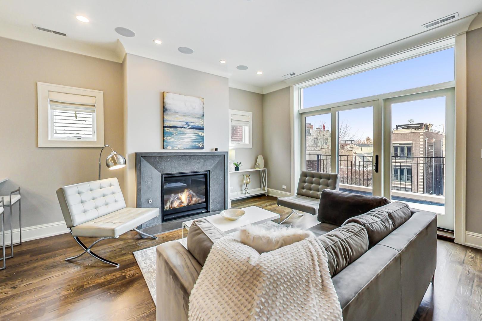 843 W Buckingham Place Unit: 4W
