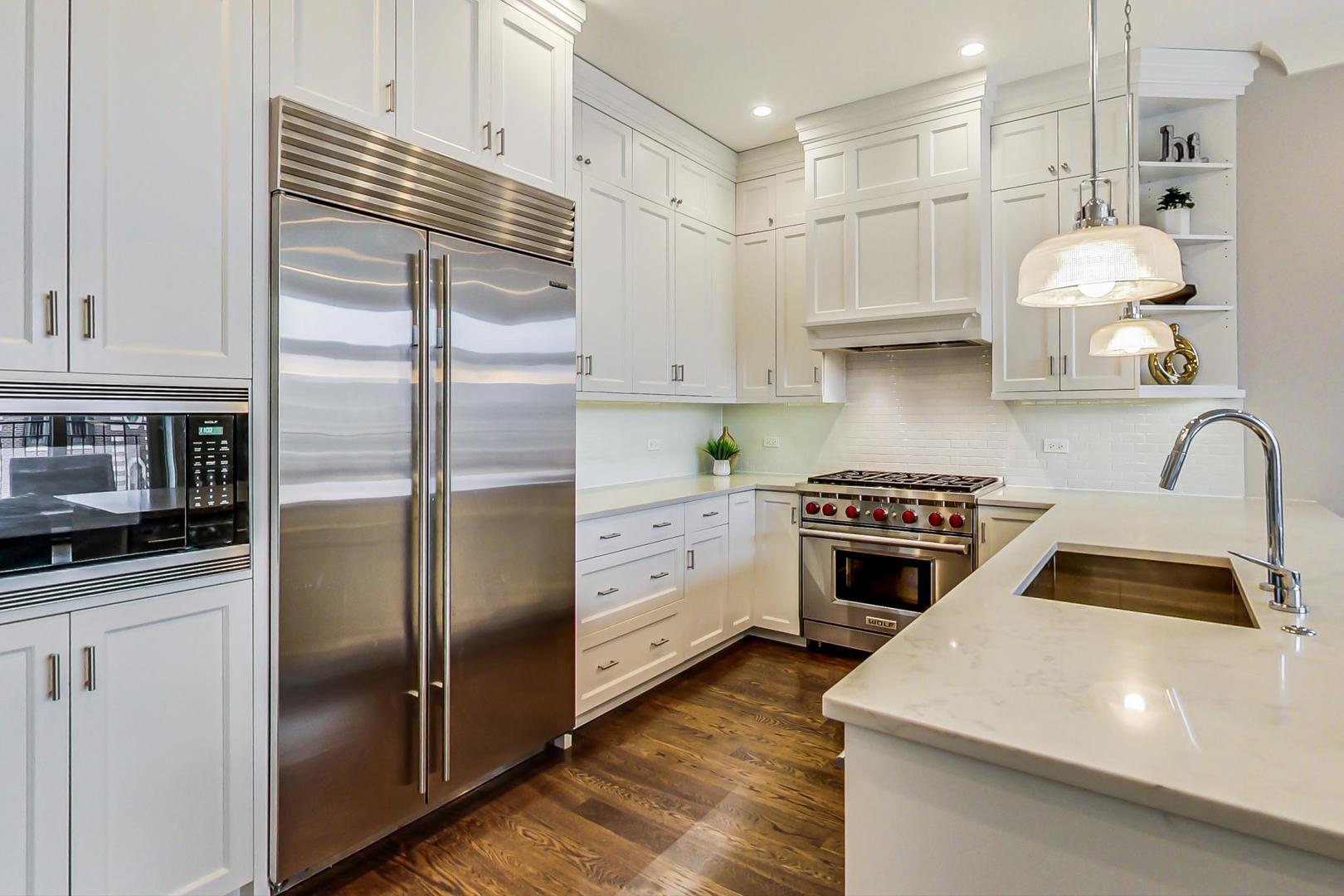 843 W Buckingham Place Unit: 4W