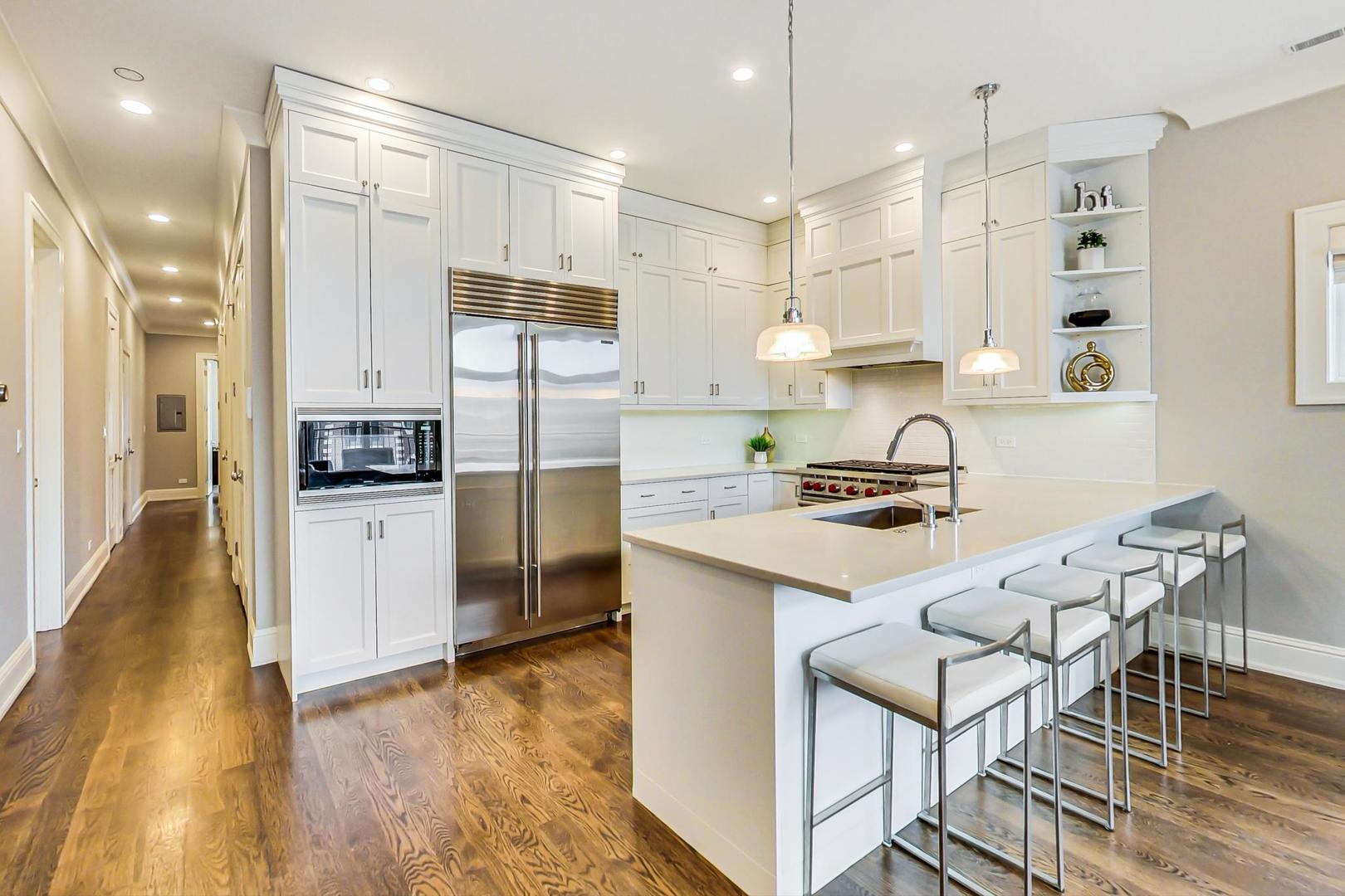 843 W Buckingham Place Unit: 4W