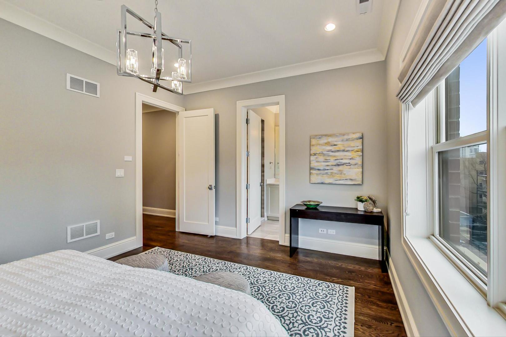 843 W Buckingham Place Unit: 4W