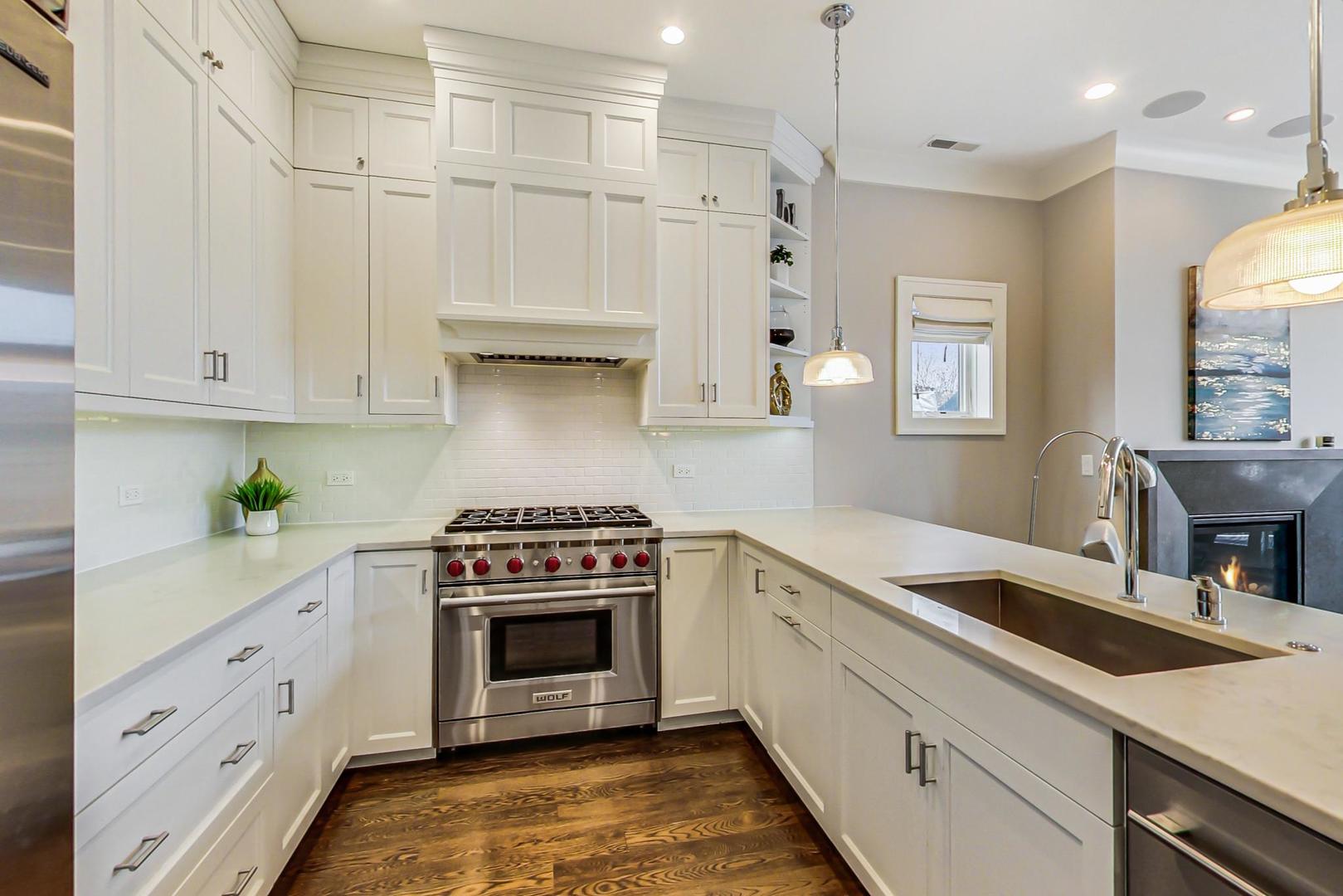 843 W Buckingham Place Unit: 4W
