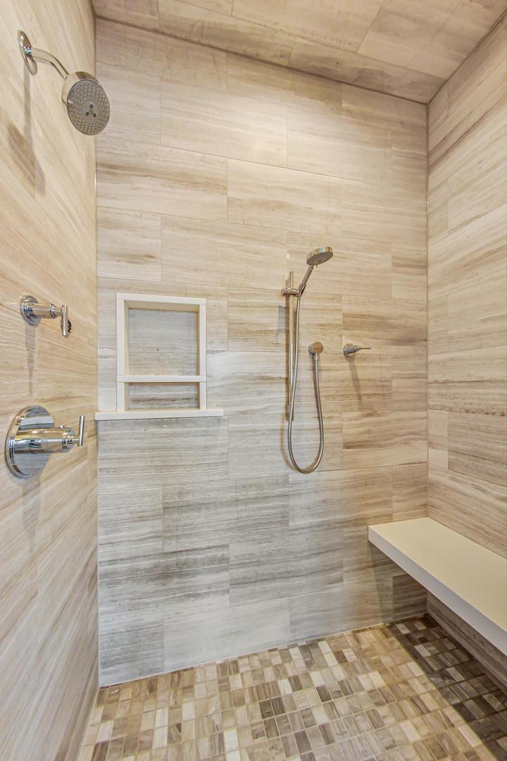 843 W Buckingham Place Unit: 4W