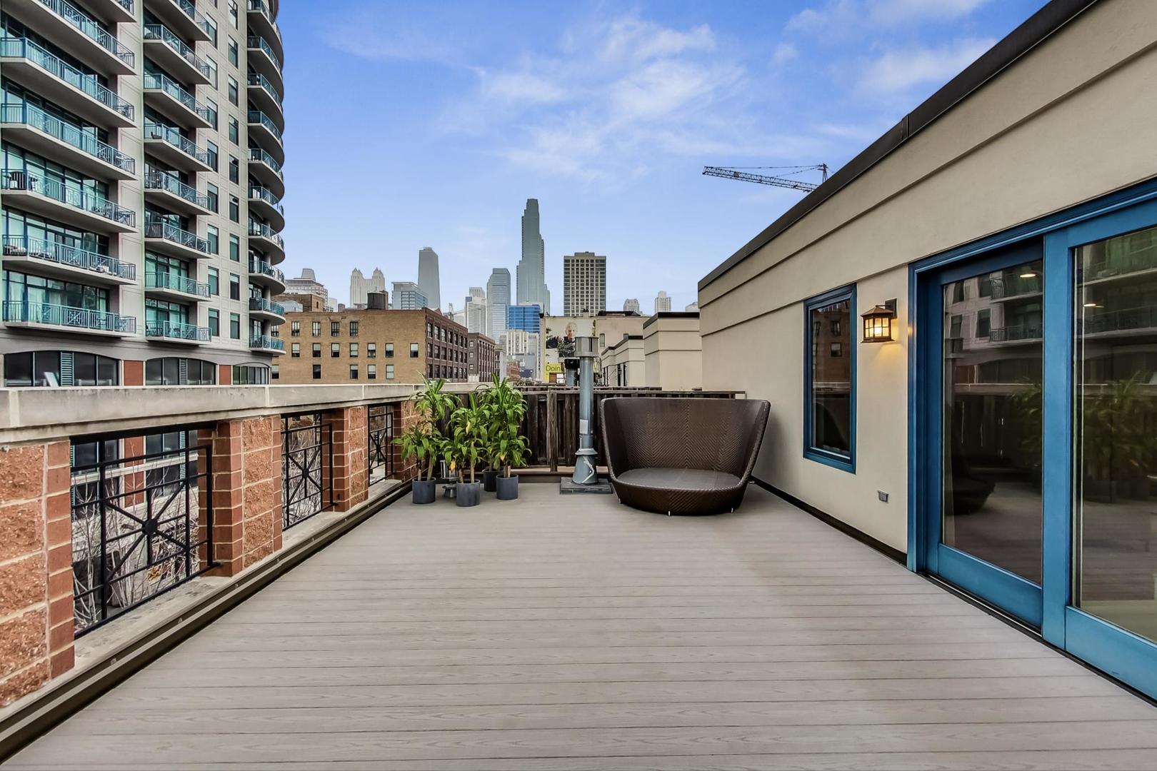 357 W Superior Street Unit: AB