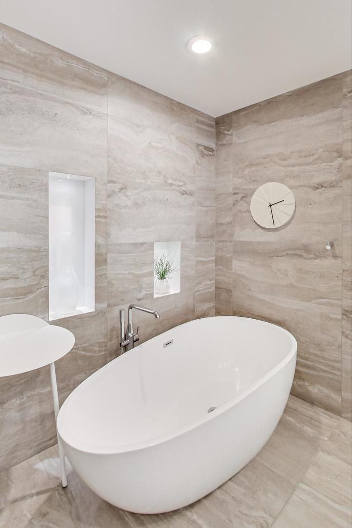 357 W Superior Street Unit: AB