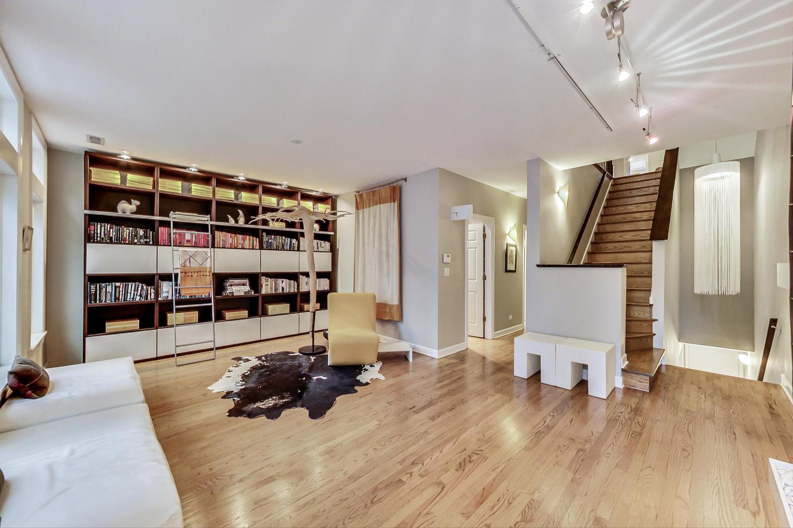 357 W Superior Street Unit: AB