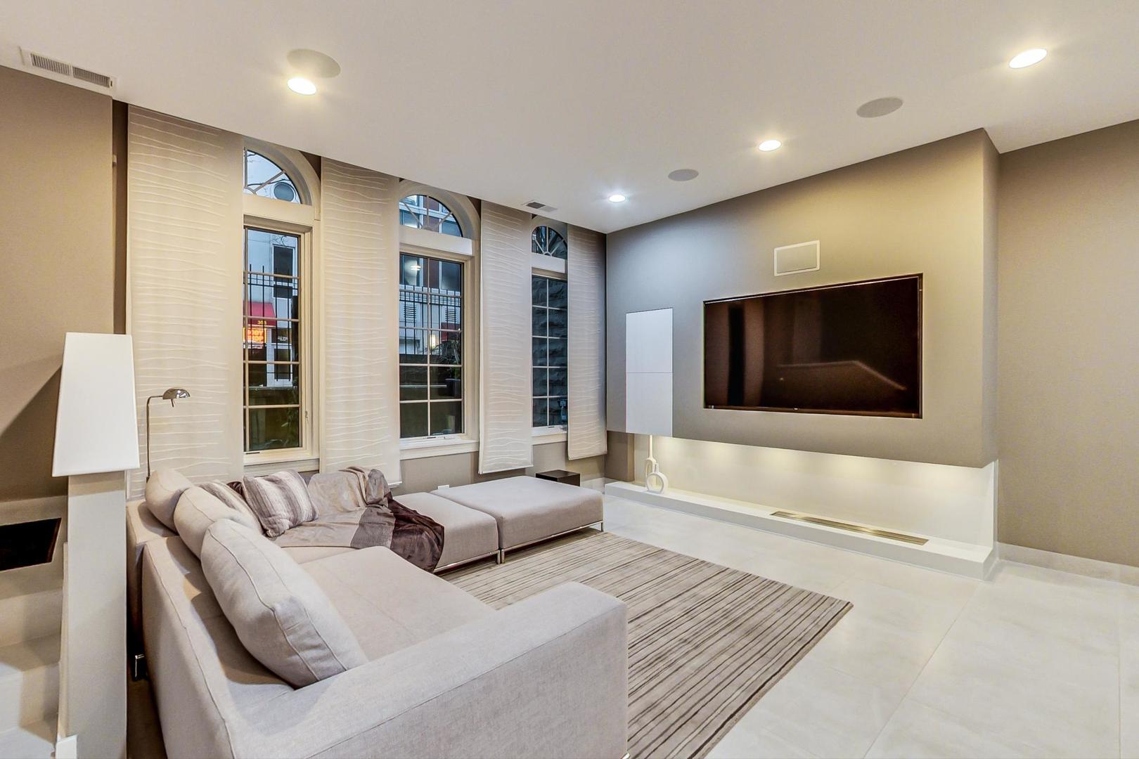 357 W Superior Street Unit: AB