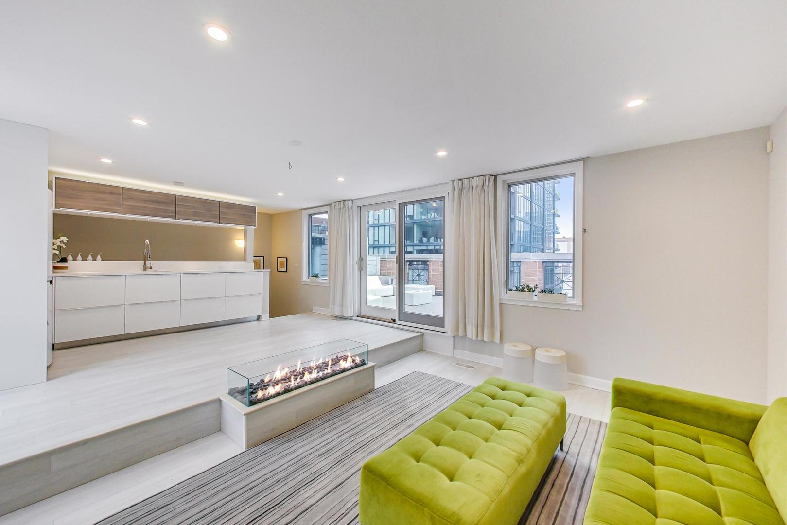 357 W Superior Street Unit: AB