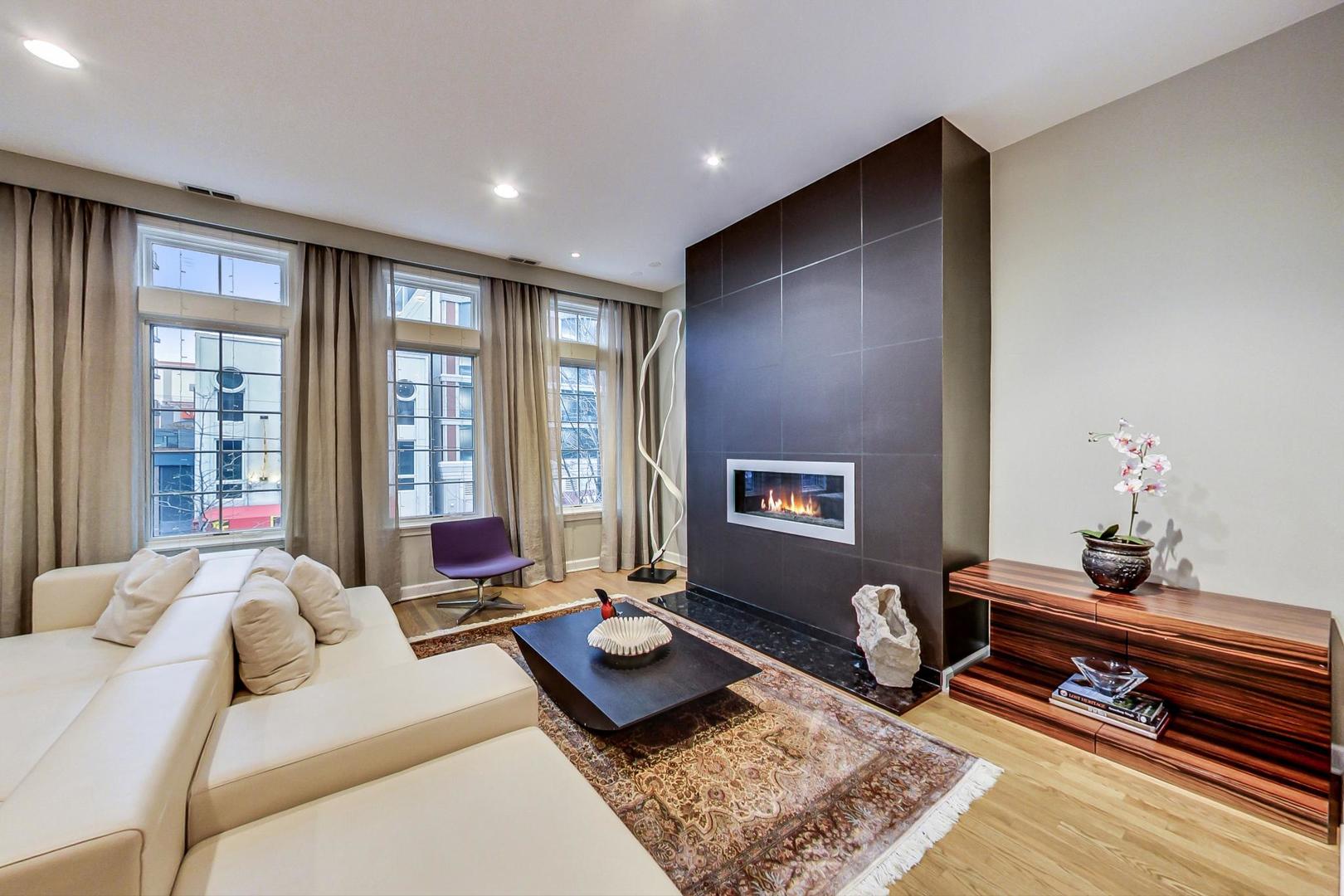 357 W Superior Street Unit: AB