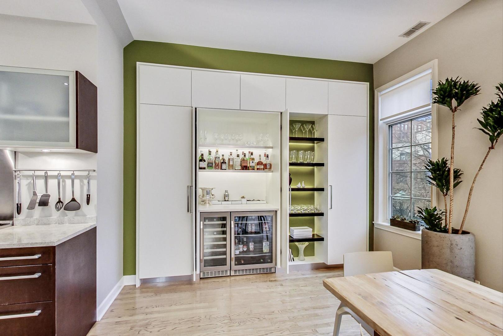 357 W Superior Street Unit: AB