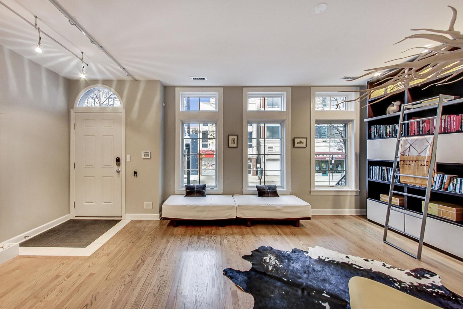 357 W Superior Street Unit: AB