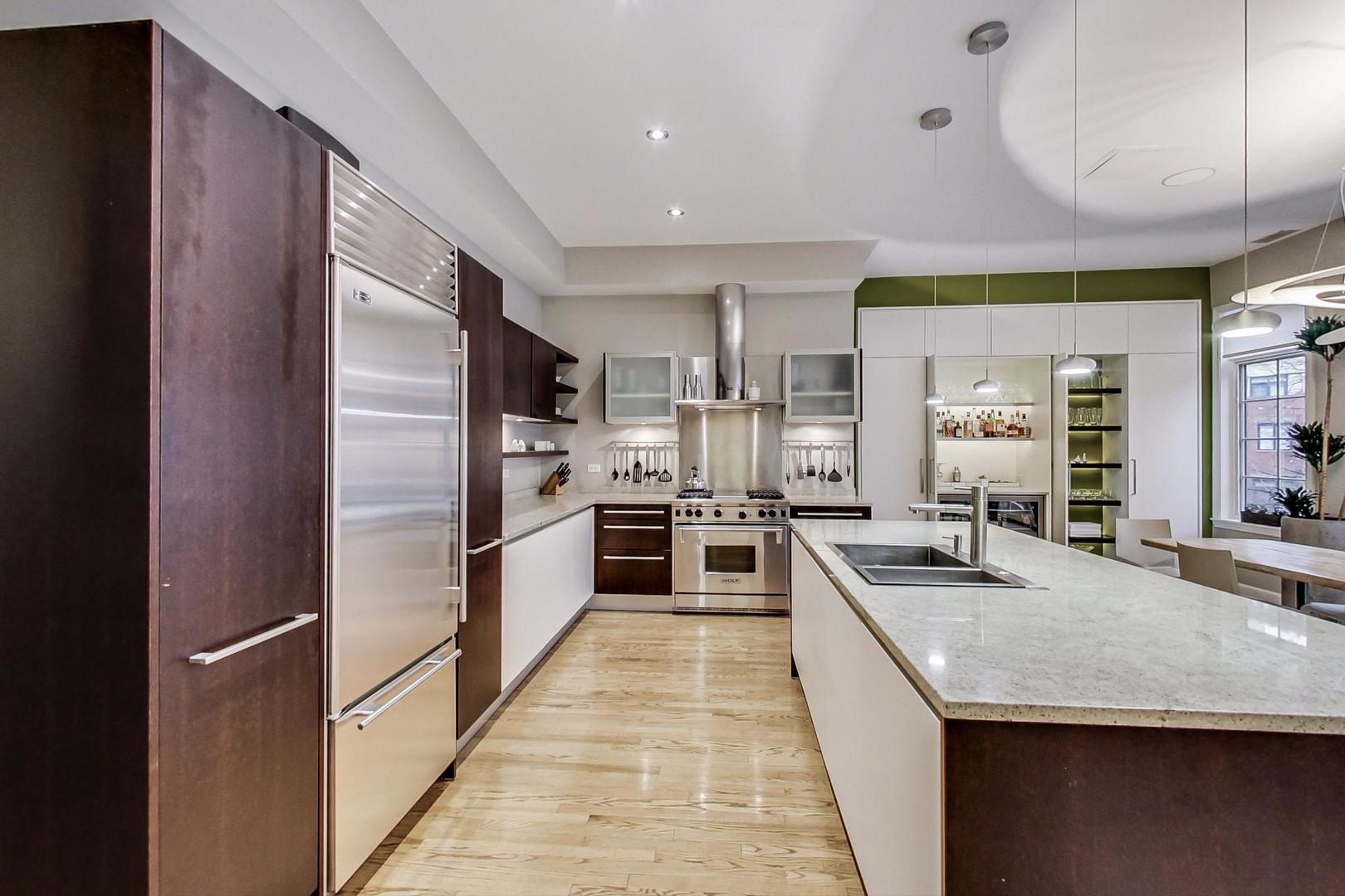 357 W Superior Street Unit: AB