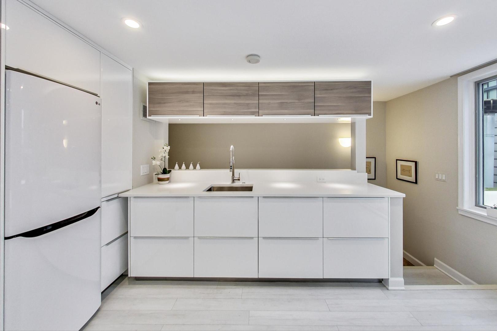 357 W Superior Street Unit: AB