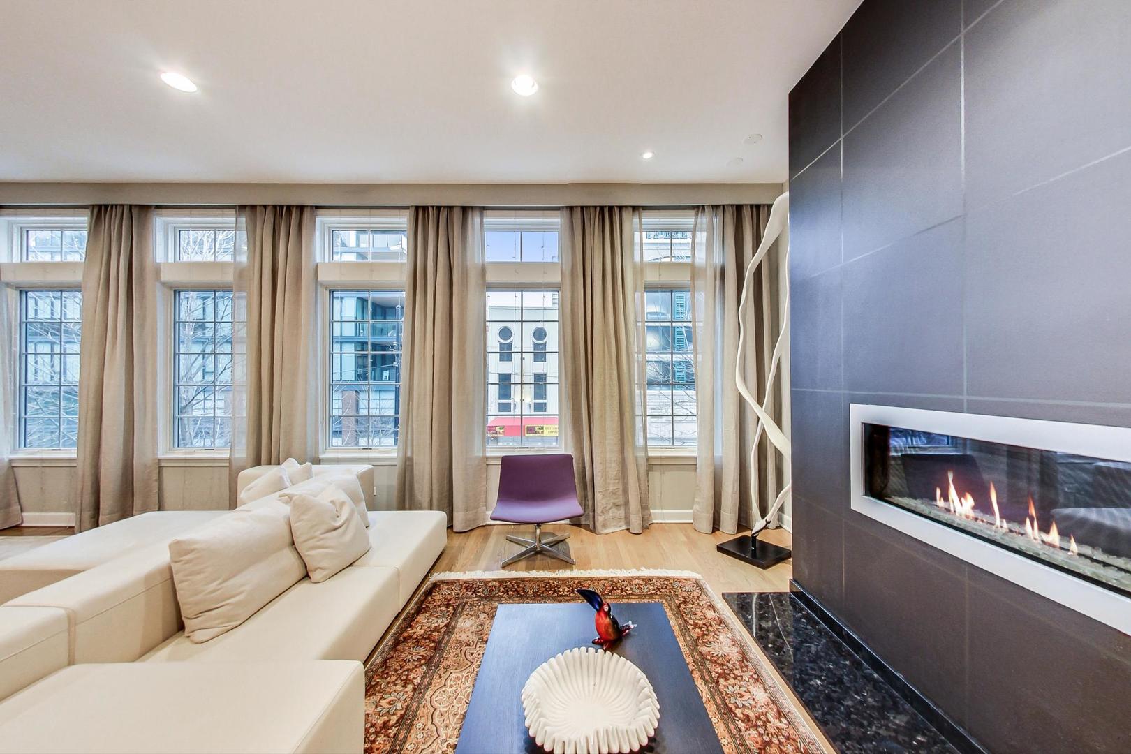 357 W Superior Street Unit: AB